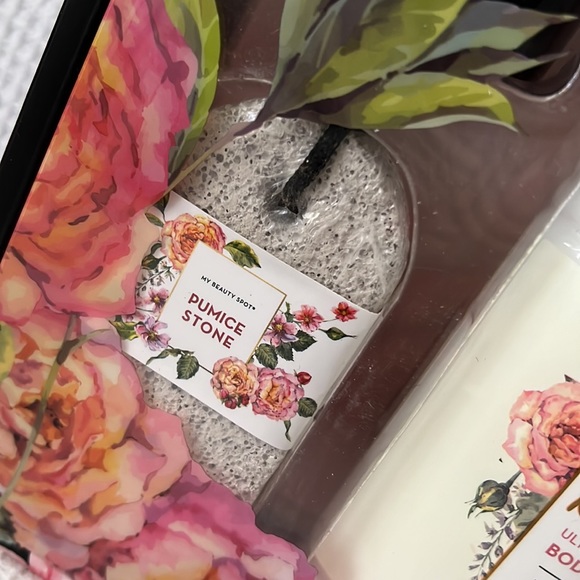 Rose hip  total Body and foot Care set. Never been opened - Picture 5 of 5